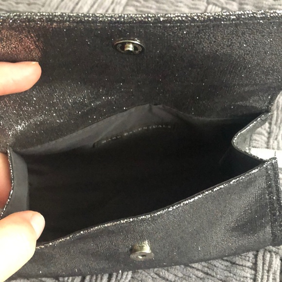 Small but roomy pouch - Picture 3 of 3